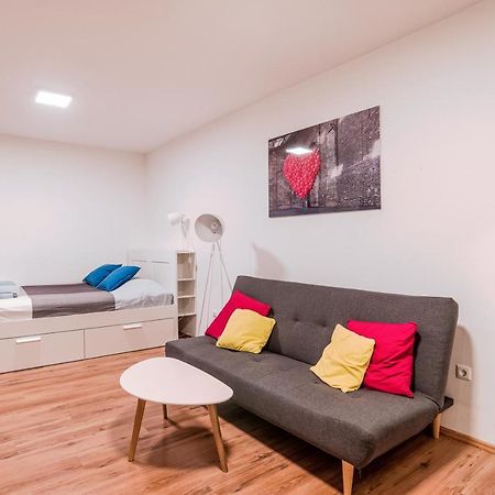 Central Studio Boulevard Βουδαπέστη Εξωτερικό φωτογραφία