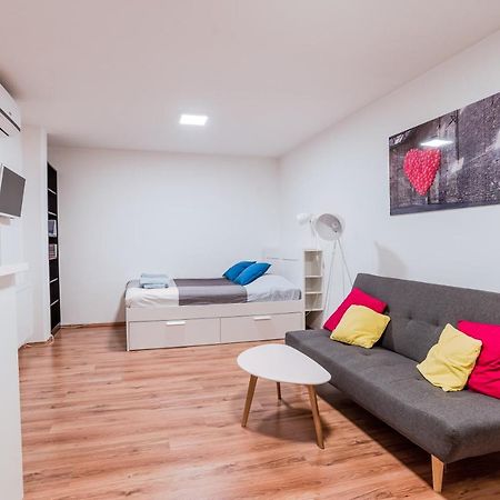 Central Studio Boulevard Βουδαπέστη Εξωτερικό φωτογραφία