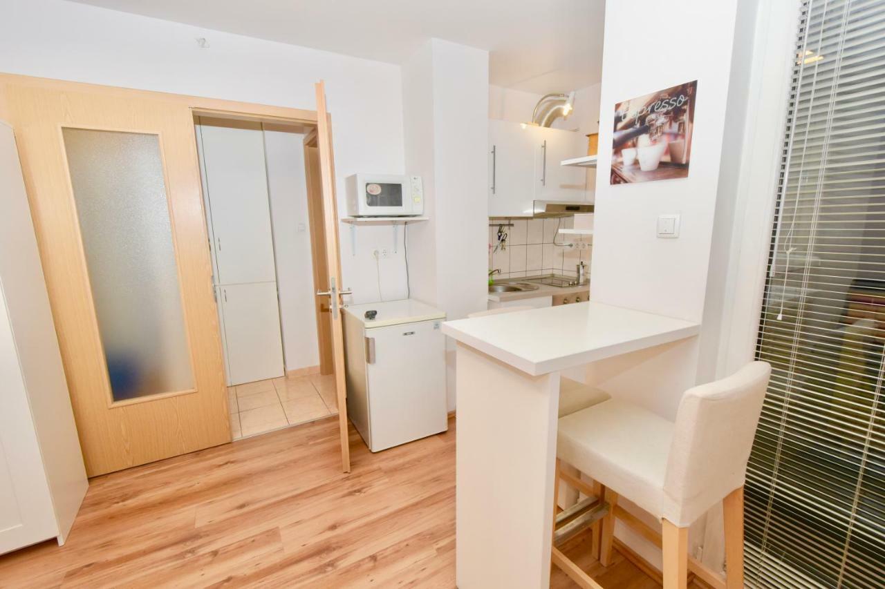 Central Studio Boulevard Βουδαπέστη Εξωτερικό φωτογραφία
