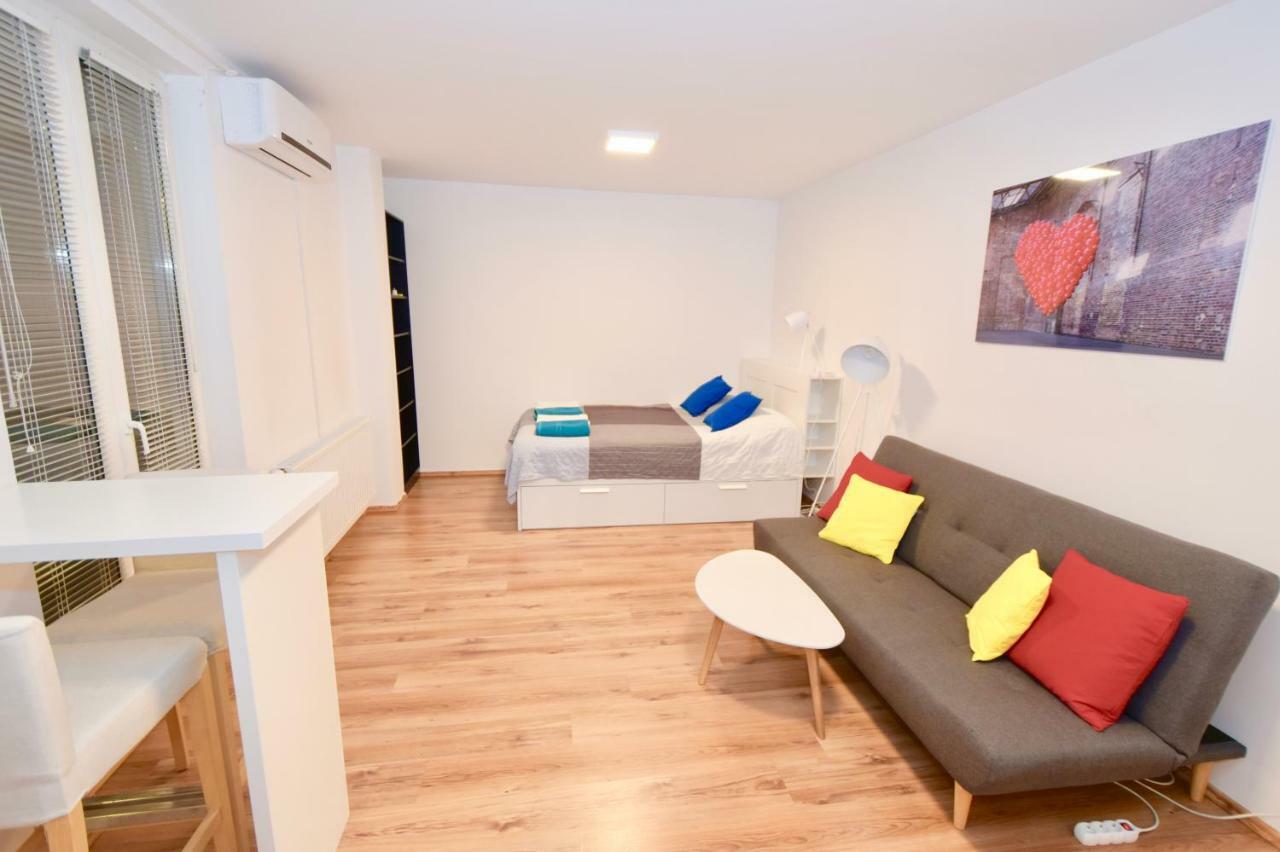 Central Studio Boulevard Βουδαπέστη Εξωτερικό φωτογραφία