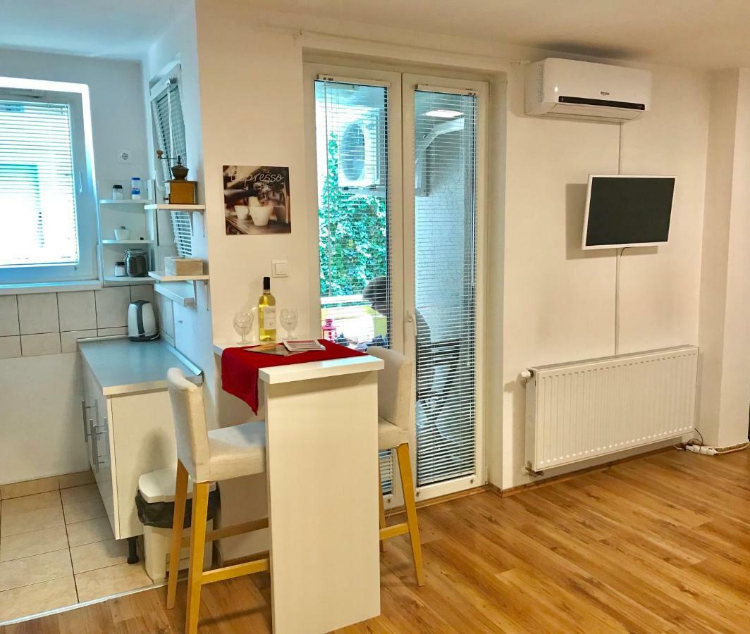 Central Studio Boulevard Βουδαπέστη Εξωτερικό φωτογραφία