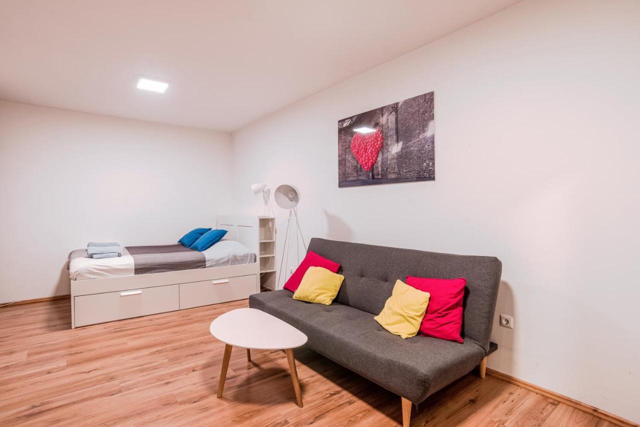 Central Studio Boulevard Βουδαπέστη Εξωτερικό φωτογραφία