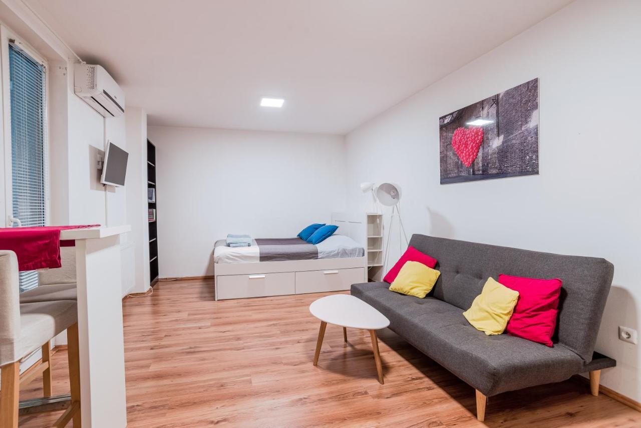Central Studio Boulevard Βουδαπέστη Εξωτερικό φωτογραφία