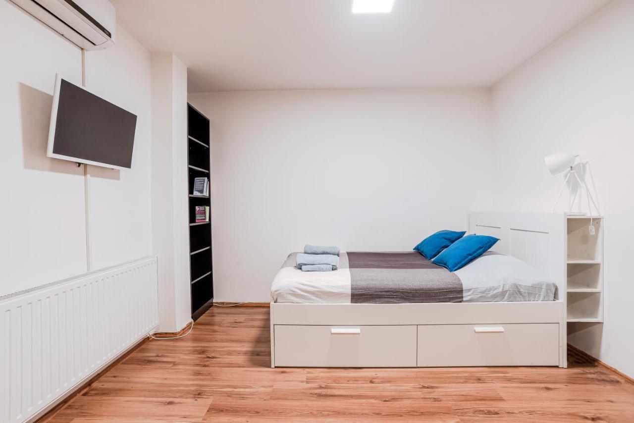 Central Studio Boulevard Βουδαπέστη Εξωτερικό φωτογραφία